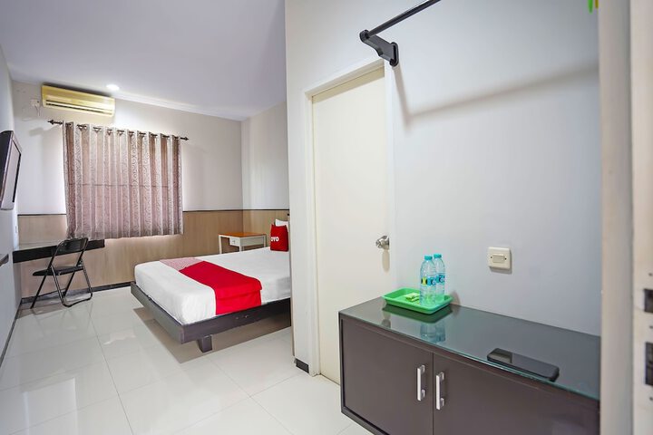 Room 11 of 25