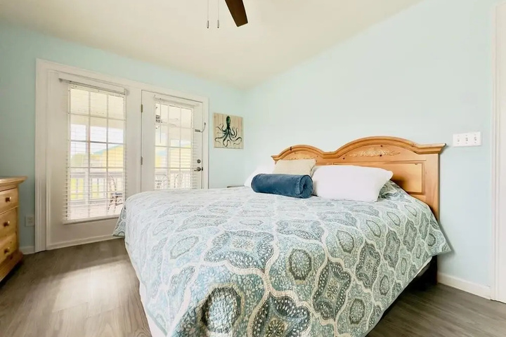 Image of Casa De Verde 4 Bedroom Home by RedAwning