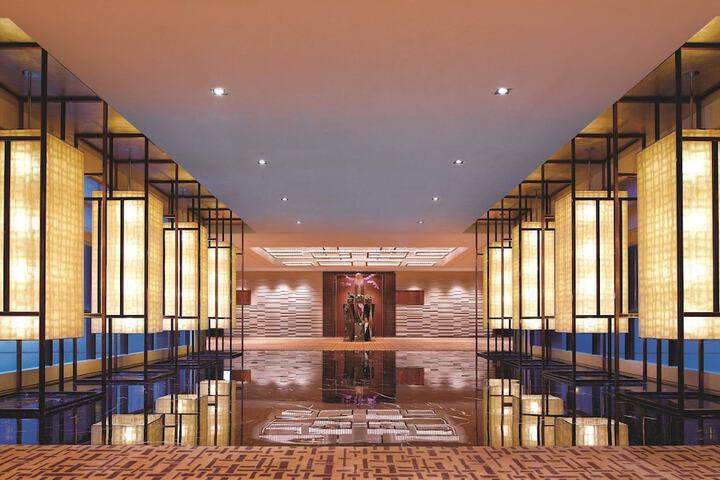 Ballroom/Hall 70 of 106