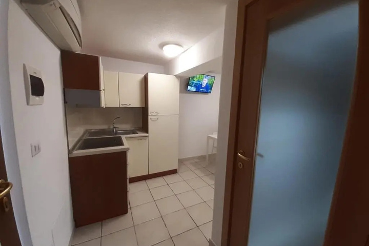 Room 4 of 20