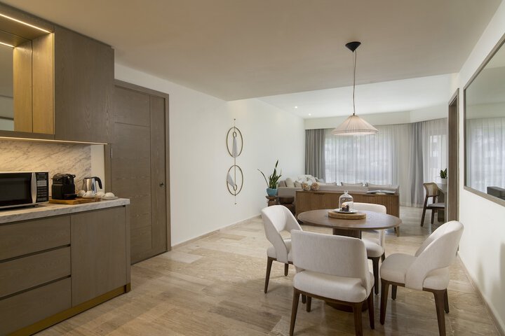 Room 5 of 158