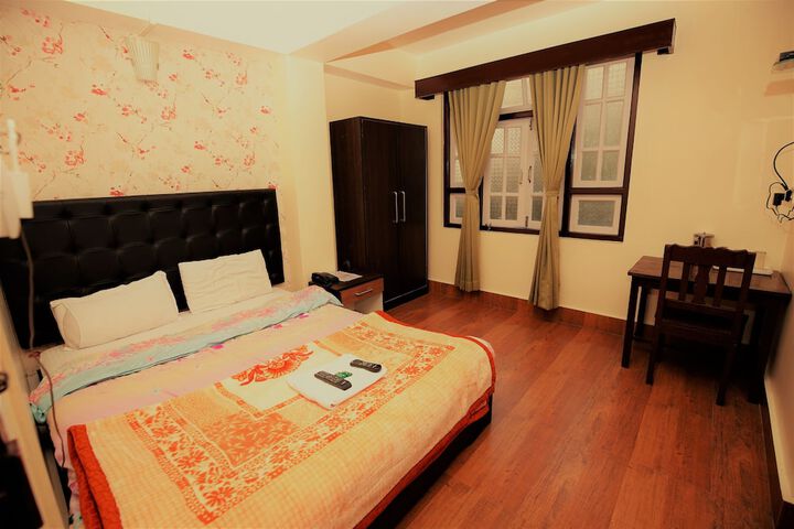 Room 11 of 25