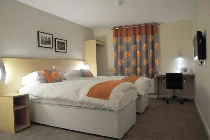 Room 5 of 15