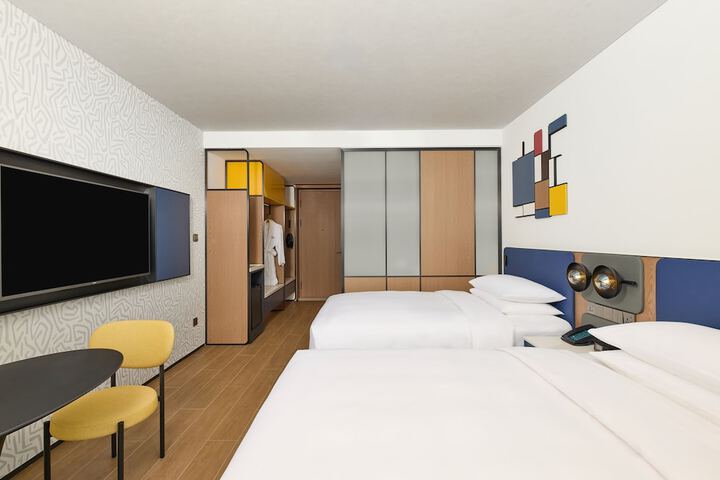 Room 4 of 30