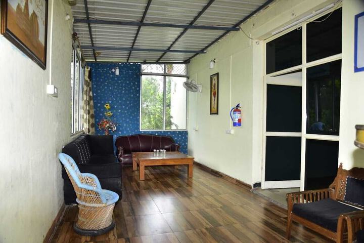 Room 5 of 8