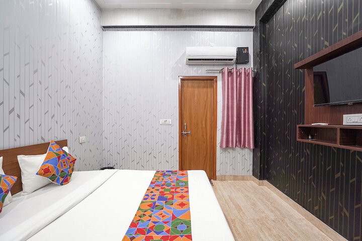Room 17 of 28