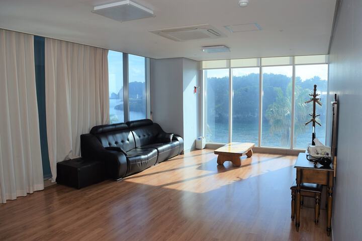 Room 34 of 80