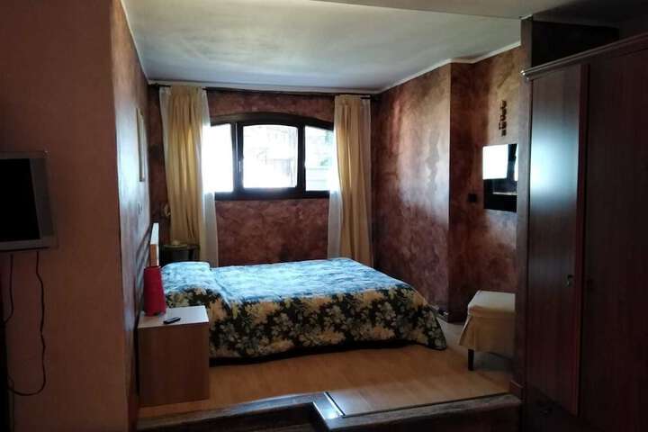 Room 4 of 65