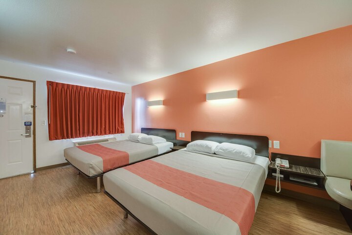 Room 14 of 38