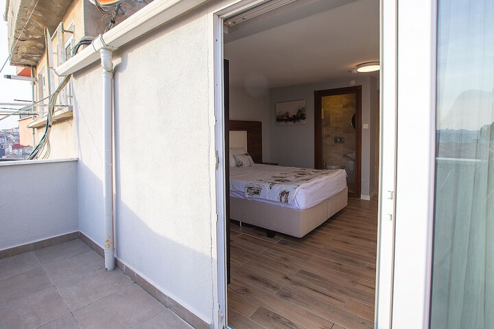 Room 7 of 31