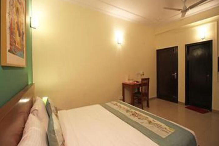 Room 11 of 27