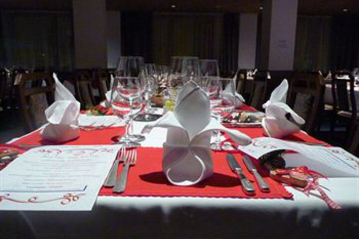 Dining 12 of 16