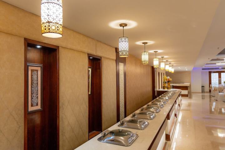 Ballroom/Hall 49 of 74