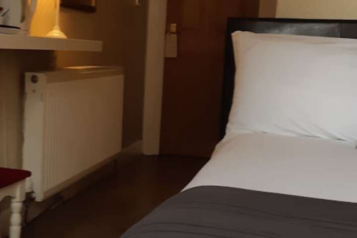 Room 25 of 43