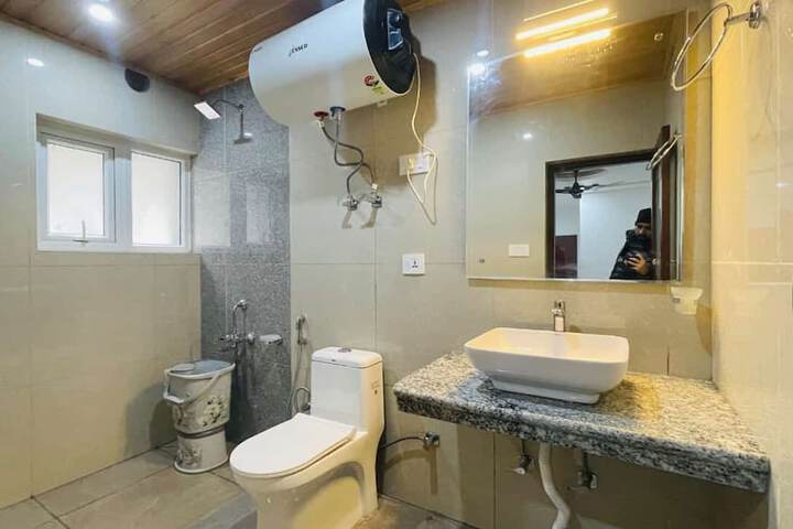 Room 8 of 13