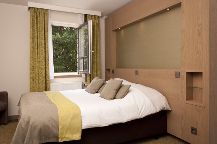 Room 5 of 34