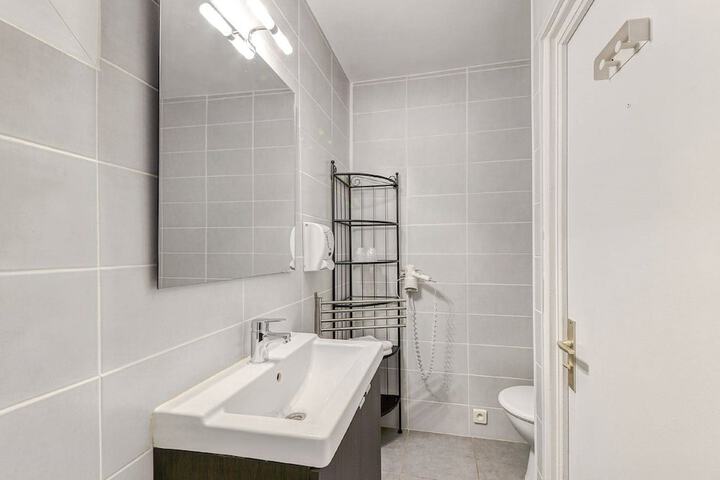Room 20 of 32