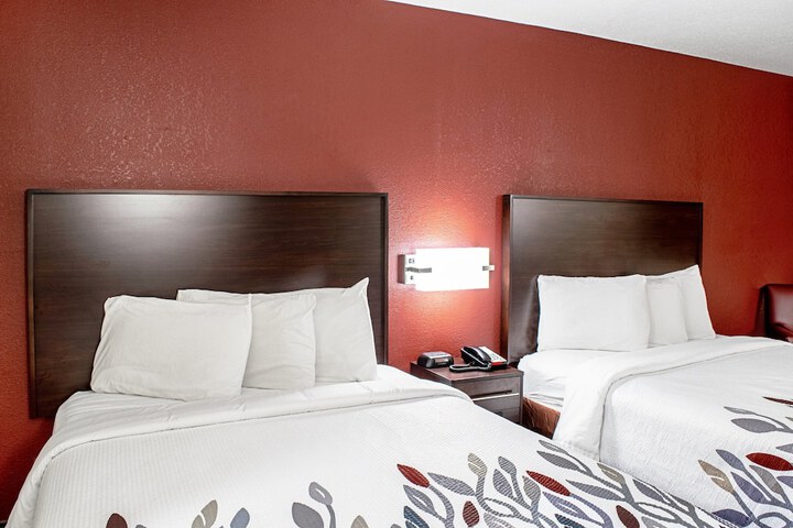 Deluxe 2 Queen Beds (2 of 8)