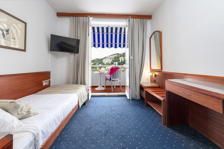 Room 19 of 49
