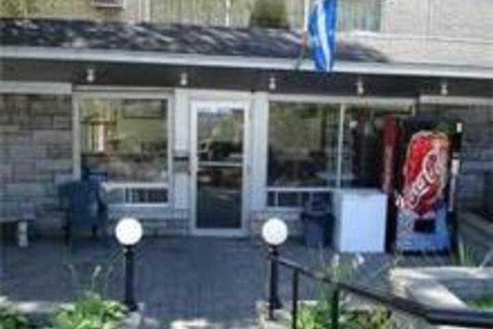 Knights Inn Montreal West