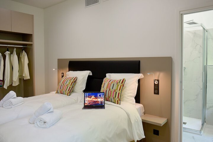 Room 7 of 28