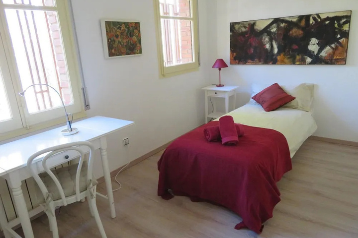 Room 5 of 16