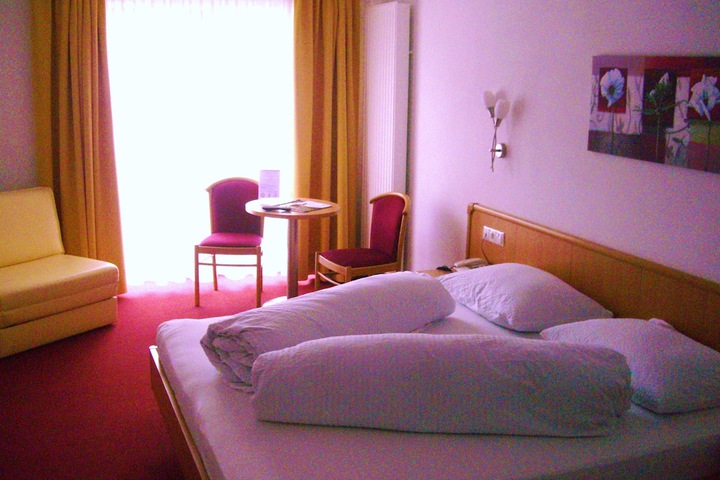 Room 16 of 83