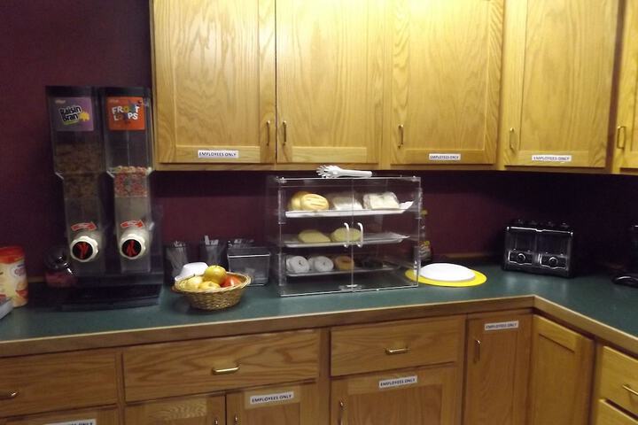 Breakfast/Coffee Service 29 of 39
