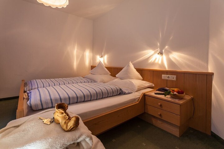 Room 10 of 117