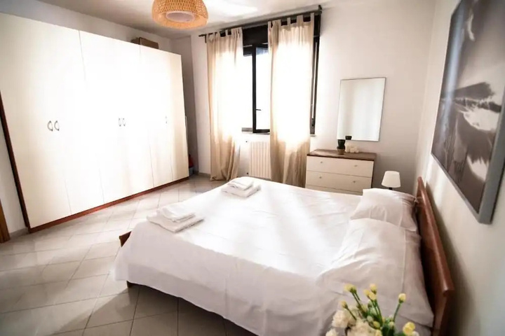 Room 6 of 11
