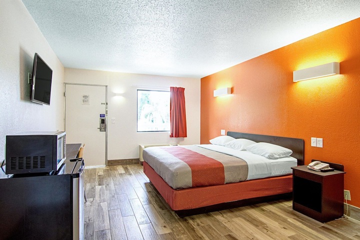 Room 18 of 42