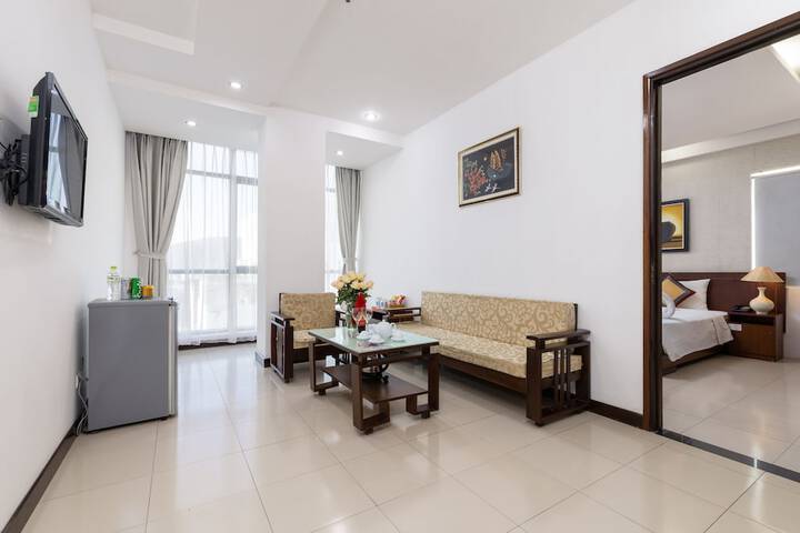Room 4 of 77