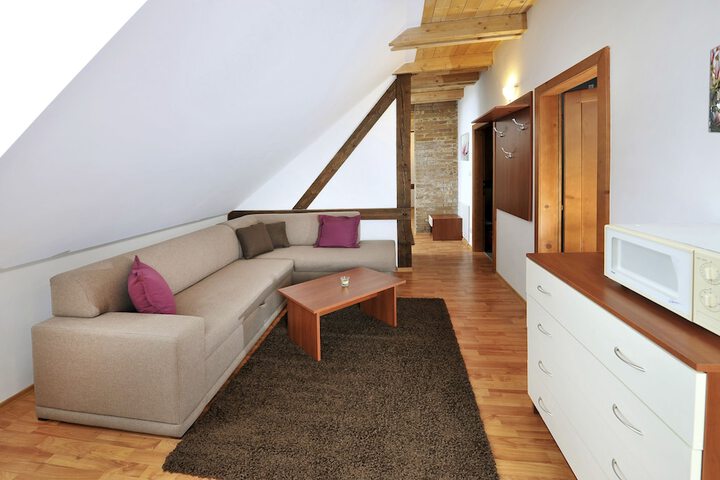 Room 3 of 38