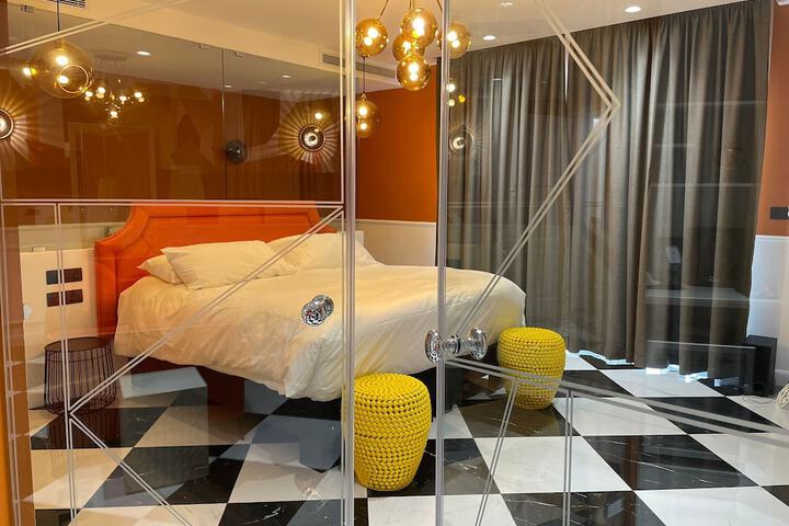 Room 32 of 93
