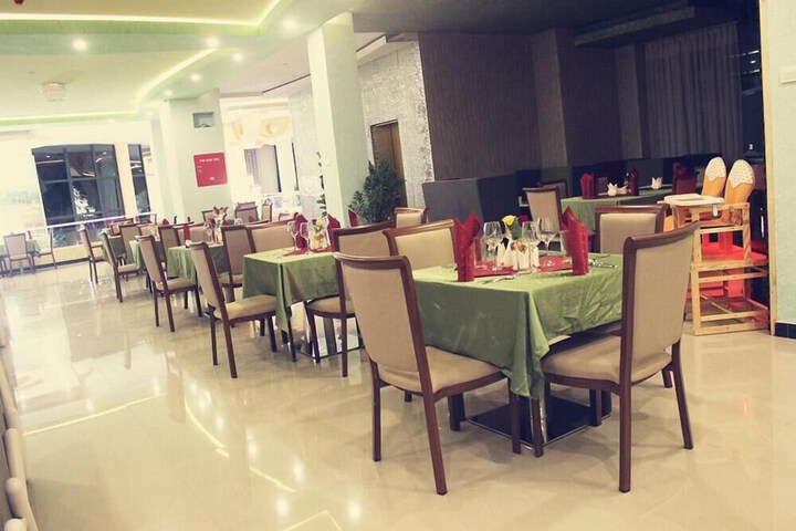 Dining 75 of 116