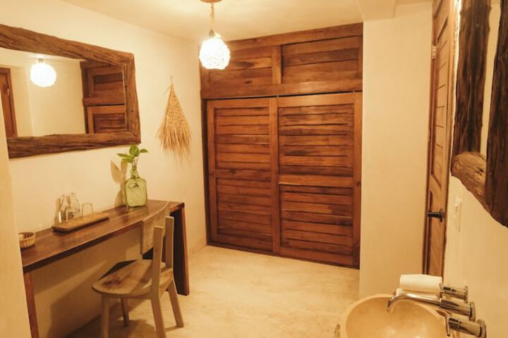 Room 33 of 60