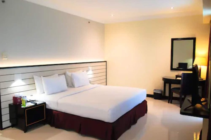 Room 8 of 101