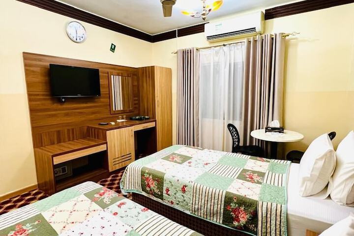 Room 8 of 34