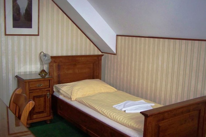 Room 6 of 37