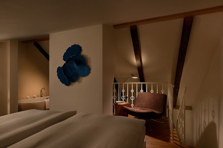 Room 13 of 30