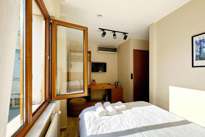 Room 16 of 99