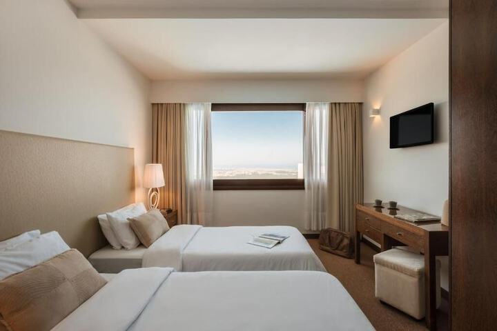 Room 27 of 67