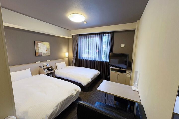Room 8 of 35