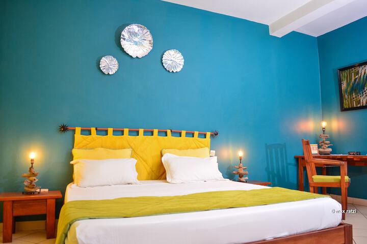 Room 32 of 100