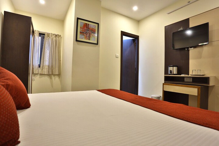 Room 17 of 37