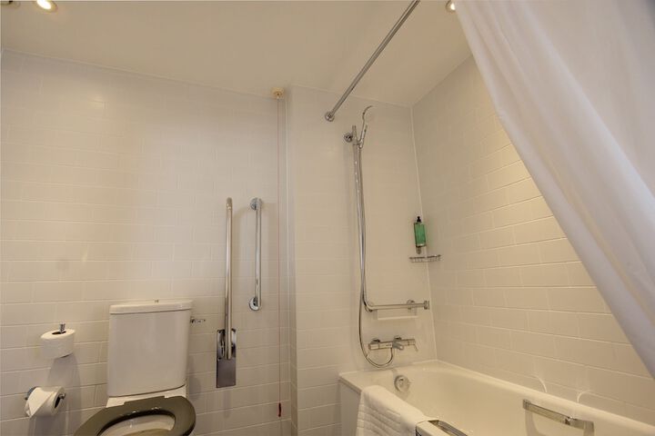 Room 19 of 210