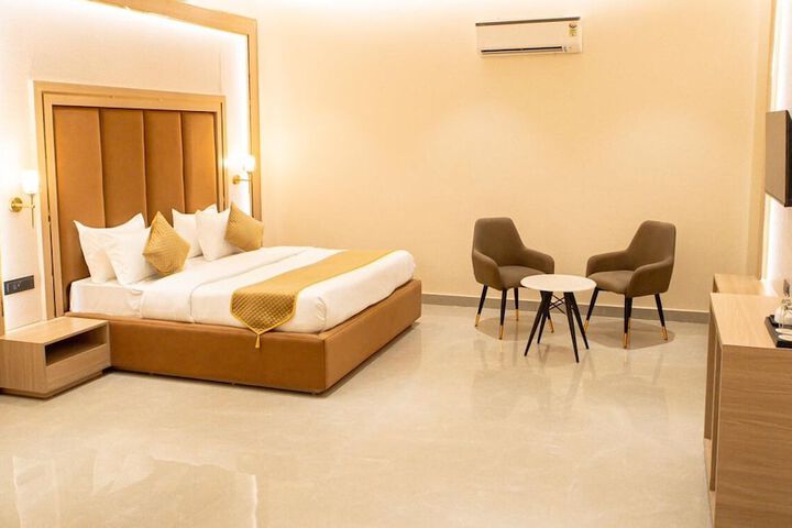 Room 5 of 24