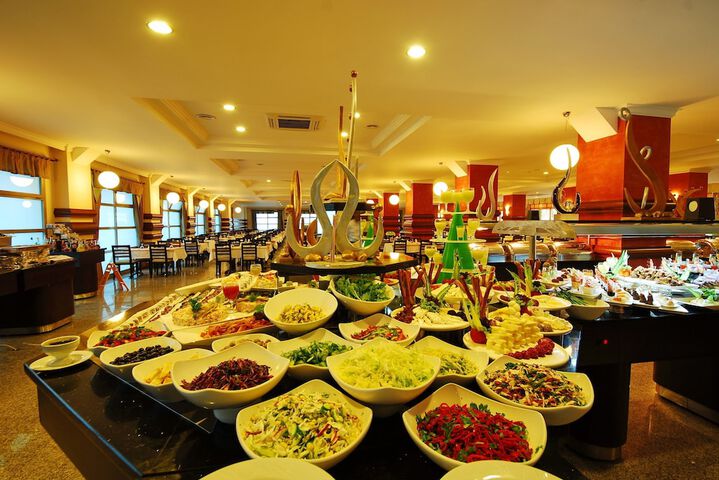 Dining 32 of 43