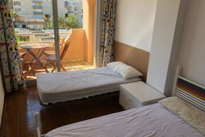 Room 13 of 16
