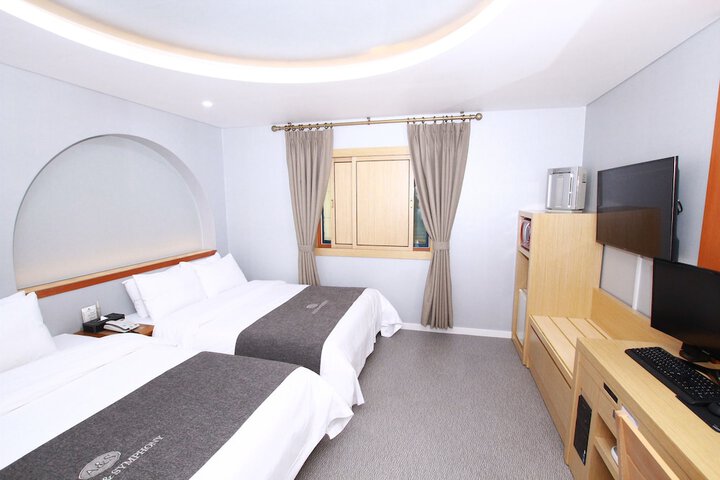 Room 10 of 54